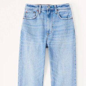 NWT ABERCROMBIE Ultra High Rise Ankle Straight Jean 29L